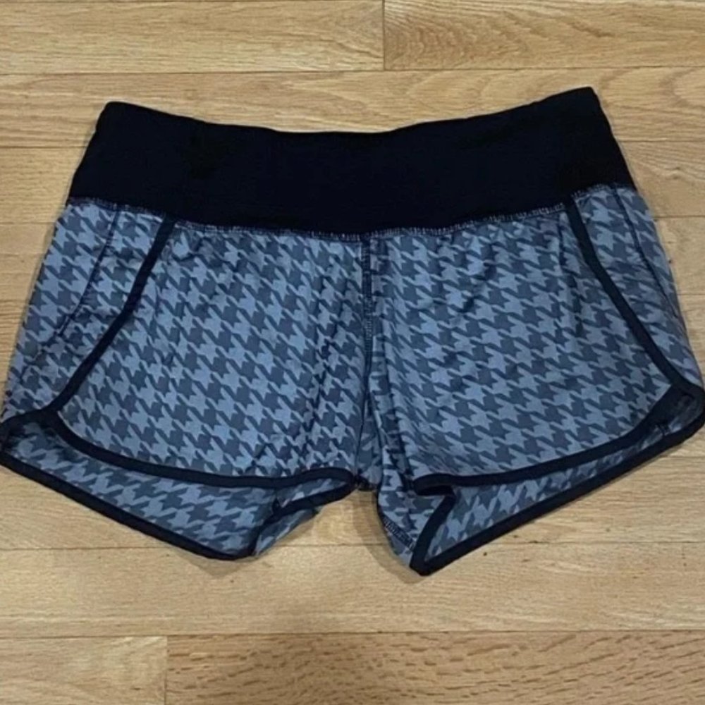 Lululemon speed up mid rise shorts grey houndstooth black size 4